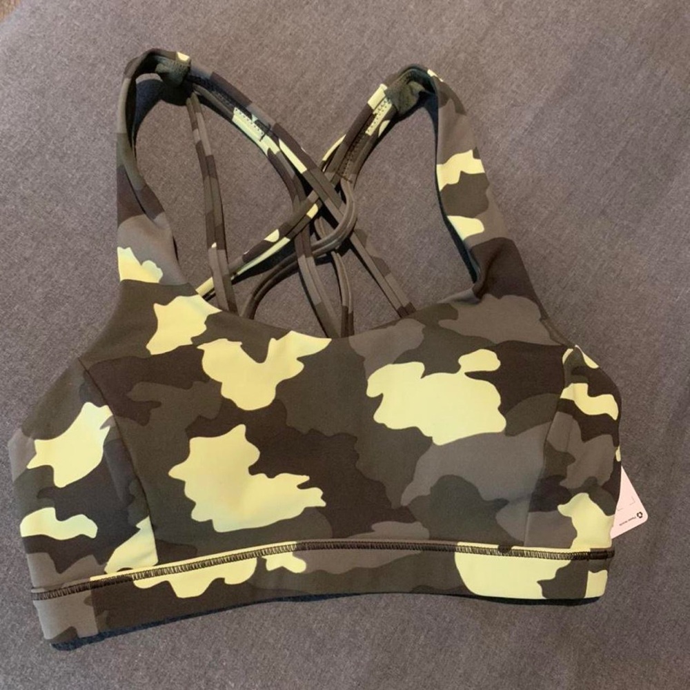 NWT Lululemon sports bra - Size 2, C/D cups
